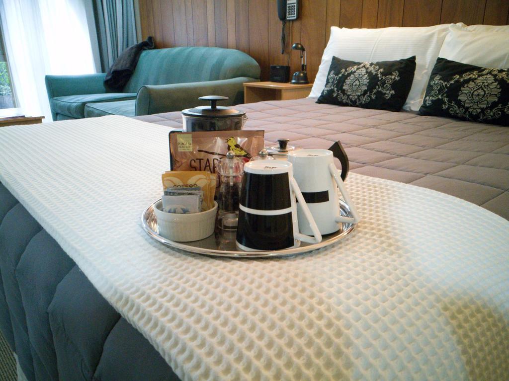 299 On Devon West Motel New Plymouth Buitenkant foto